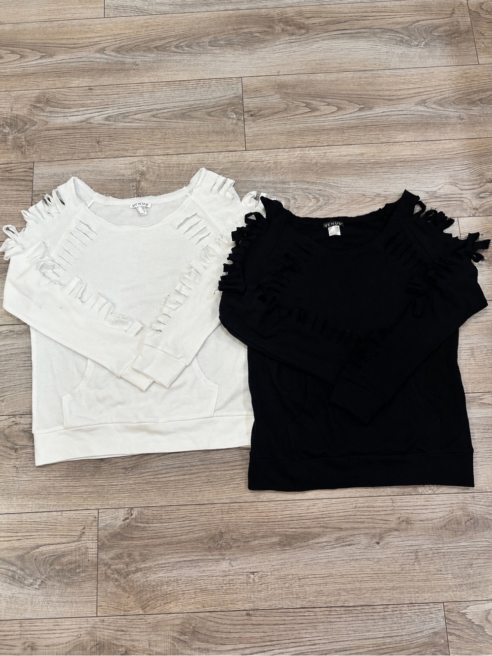 VENUS Distressed Cutout Sweatshirt Bundle Black & White Size M